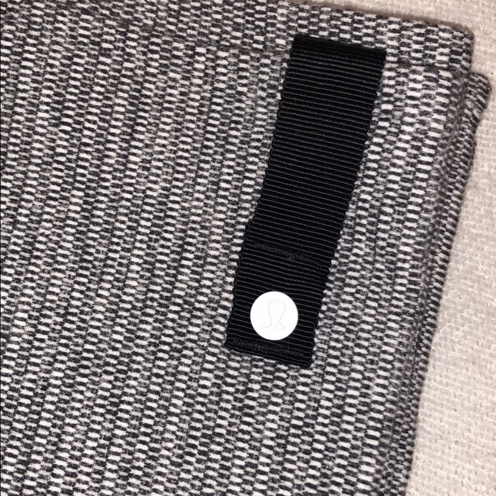 Lululemon 🍋 Infinity Scarf - Picture 3 of 4